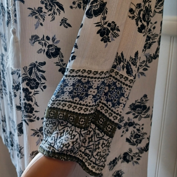 NWT Sonoma White With Navy Blue Flowers Women's Blouse - Picture 12 of 13